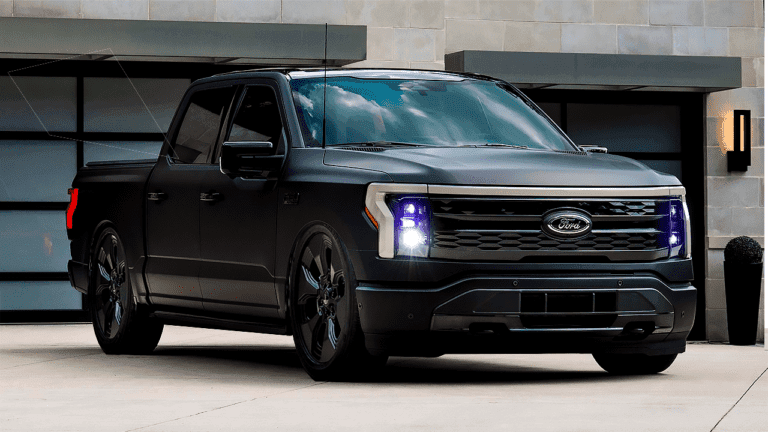 2024 Ford F-150 Lightning Platinum Black