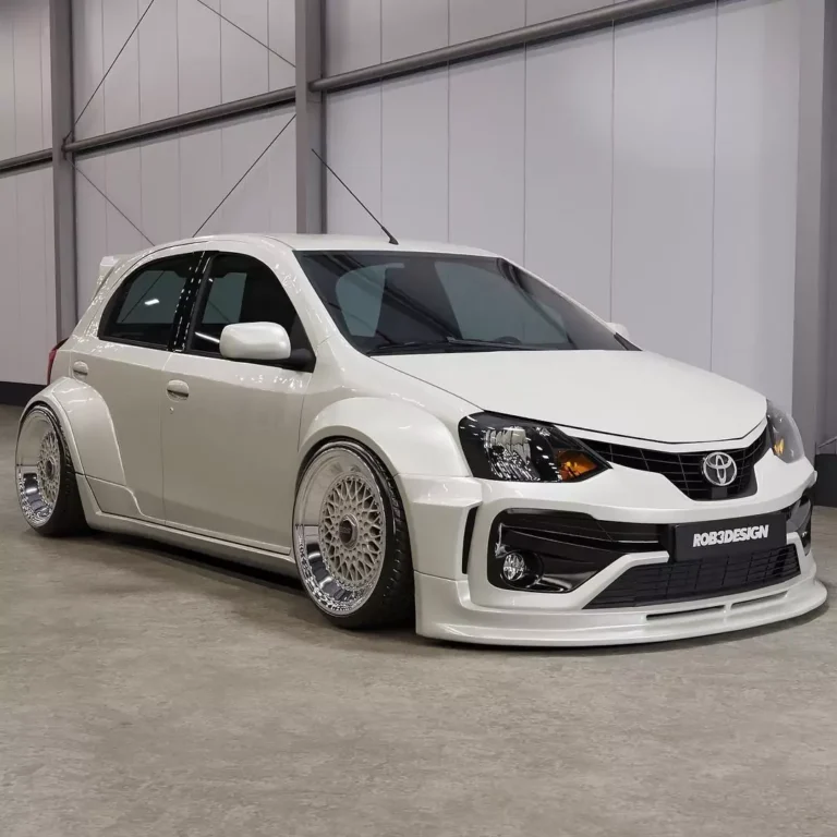 Descubra como a personalização 3D por Robert Design transformou um carro discreto em uma obra de arte automotiva