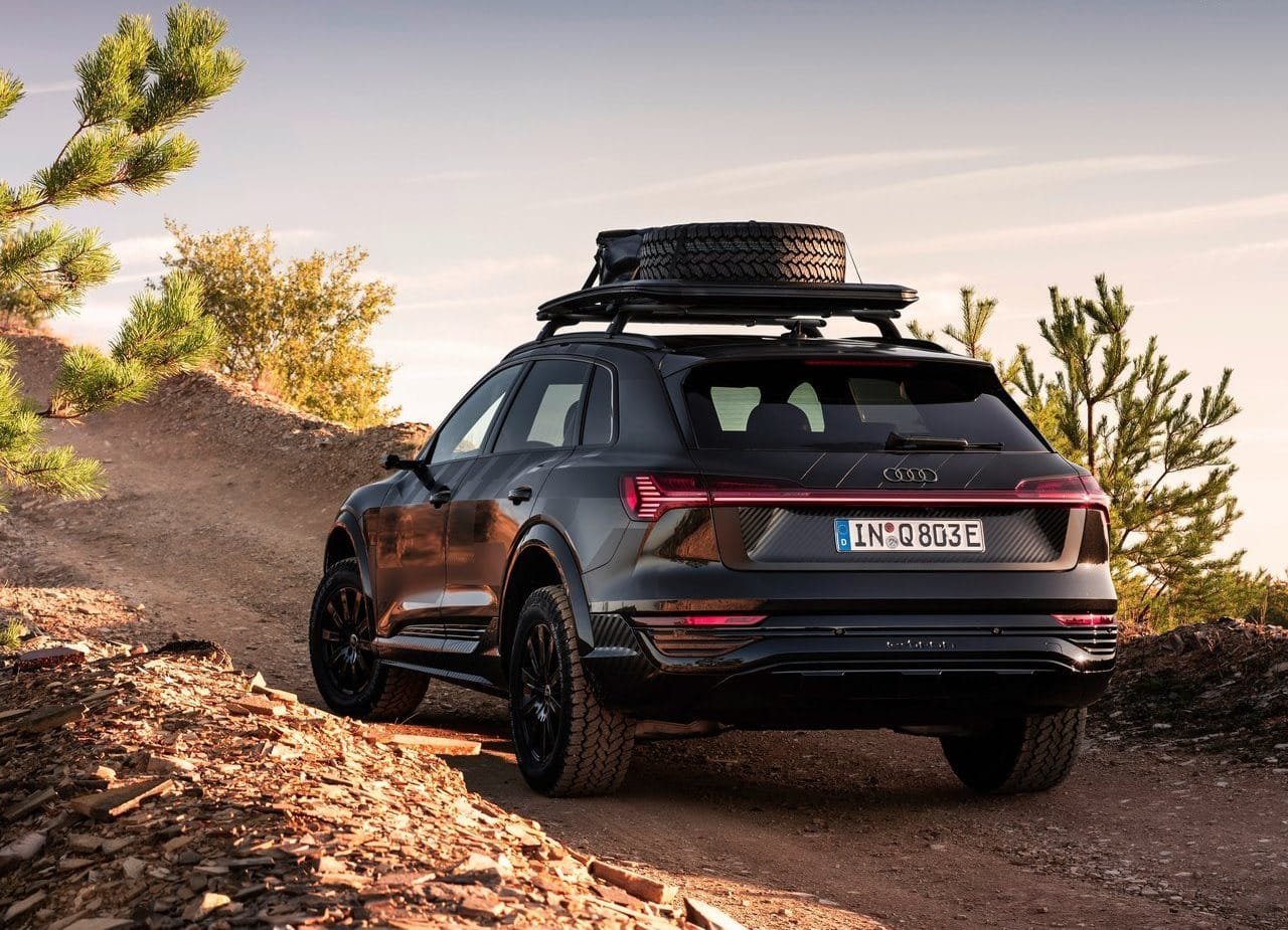 Audi-Q8-E-Tron-Edition-Dakar-2024