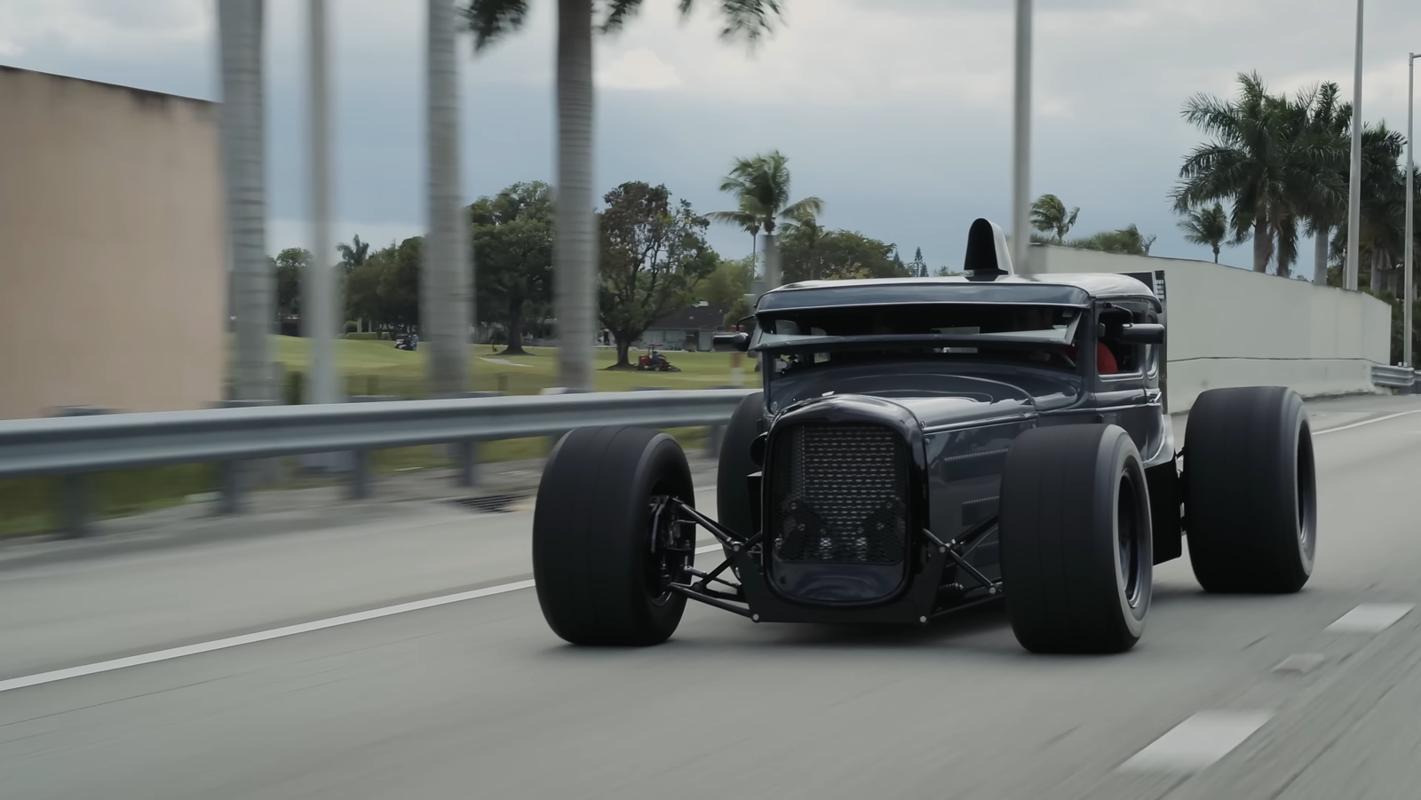 Hot Rod inspirado na F1 com motor Honda S2000 VTEC