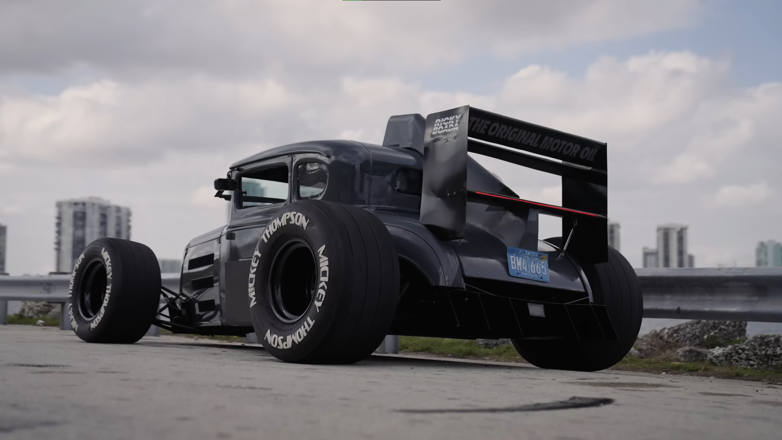Hot Rod inspirado na F1 com motor Honda S2000 VTEC