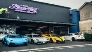 Descubra como a Liberty Walk, uma empresa japonesa inovadora, eleva a personalização de carros de luxo a um novo patamar.