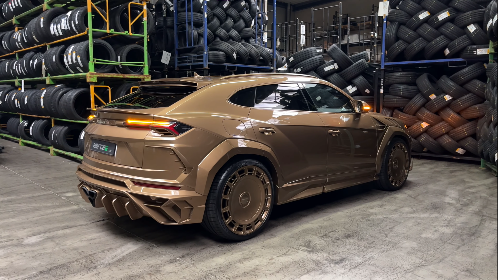 Lamborghini Urus Venatus by Mansory