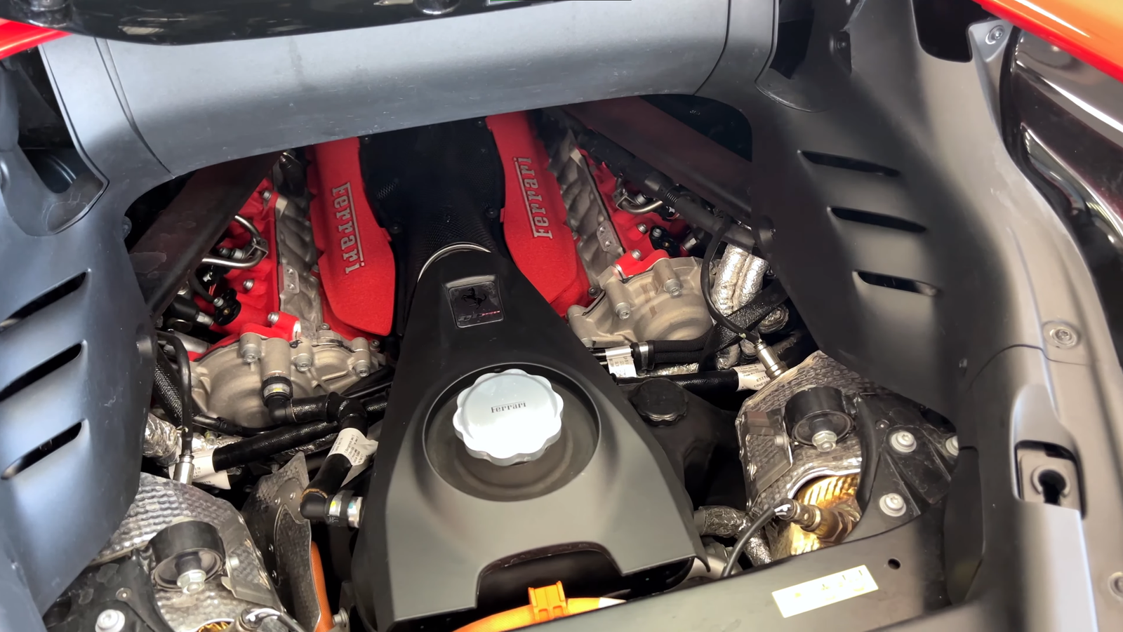 Ferrari SF90 Spider 2024