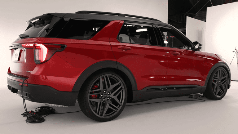 Ford Explorer ST & Platinum 2025