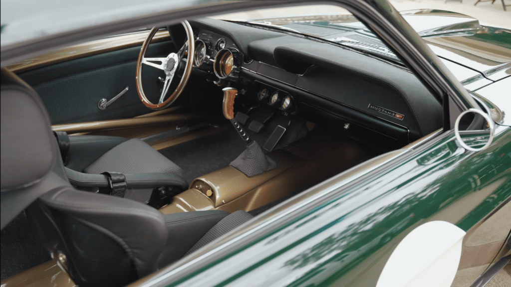 Mustang Fastback 1967 interior painel