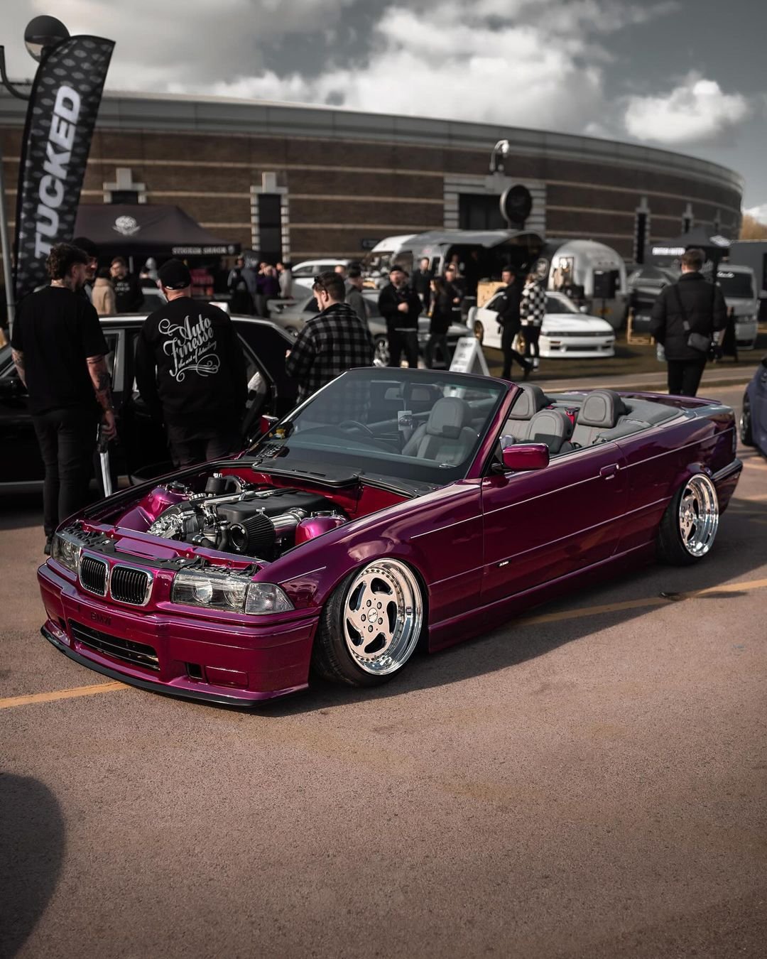 Carros Modificados Incríveis Encontrados nas Redes Sociais