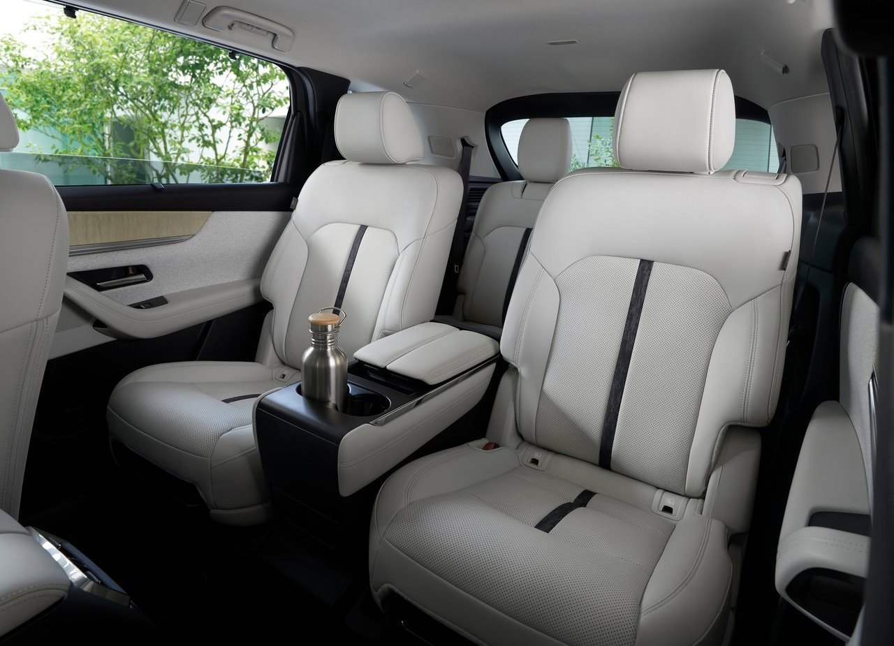 mazda-cx-80-2025-traseira-interior
