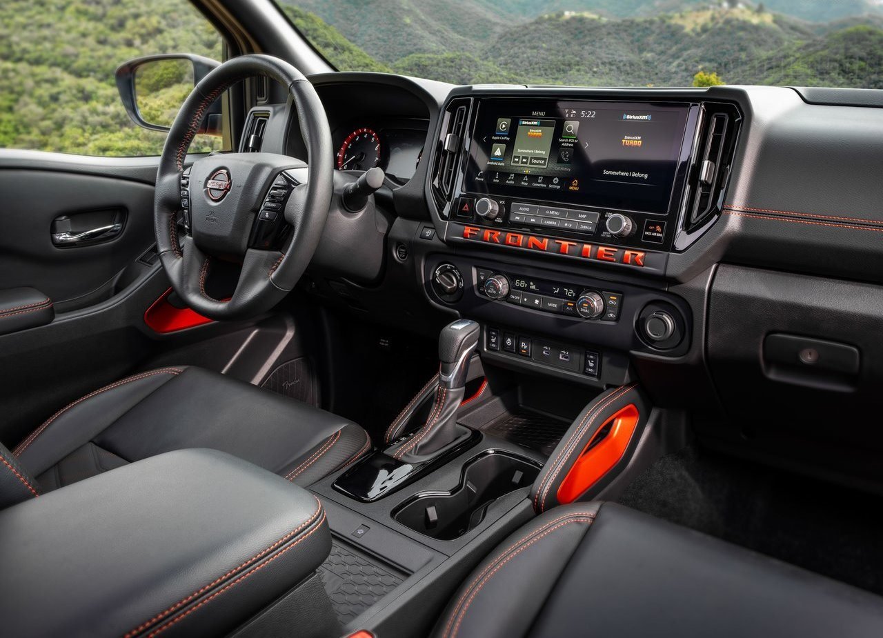 Nissan-Frontier-2025-interior