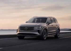 Volvo XC90 2025 em destaque com novo design frontal