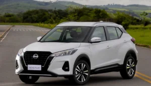 nissan-kicks-play-2025-exterior-interior-potencia-consumo-valores