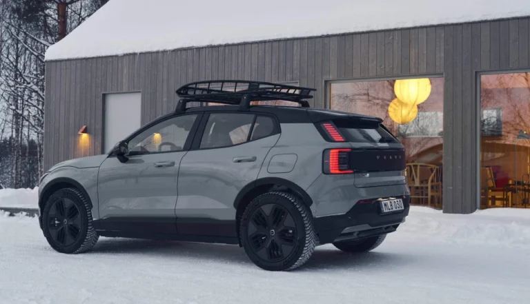 volvo-ex30-cross-country-2025-exterior-interior-potencia-consumo-valores