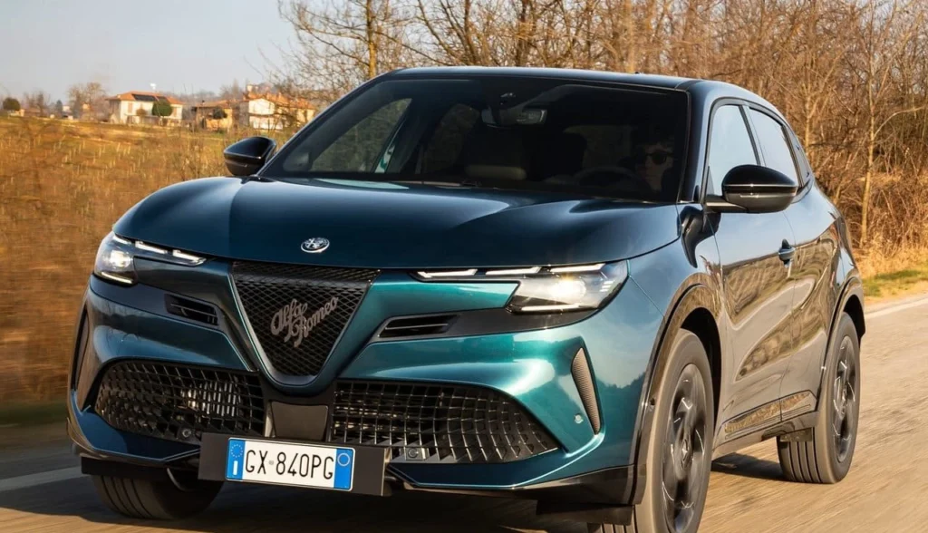 alfa-romeo-junior-ibrida-q4-2025