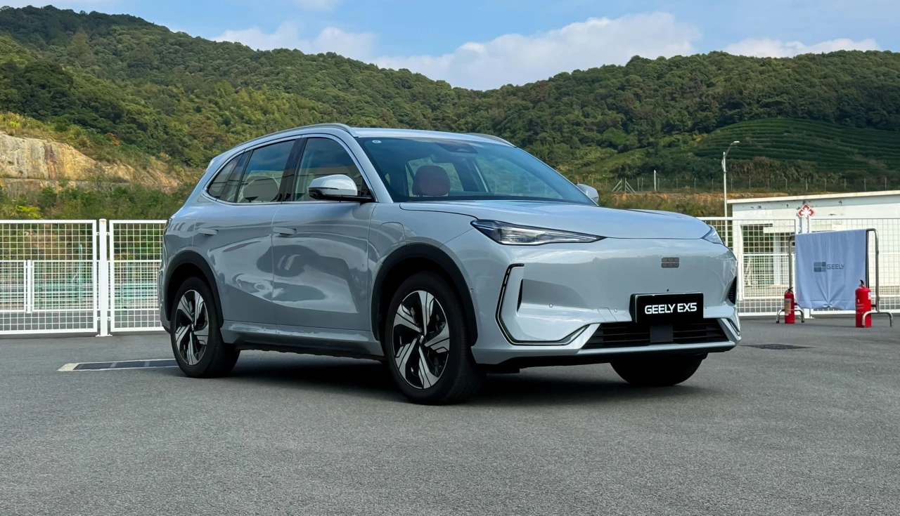 geely-ex5-2025-exterior-interior-valores-consumo