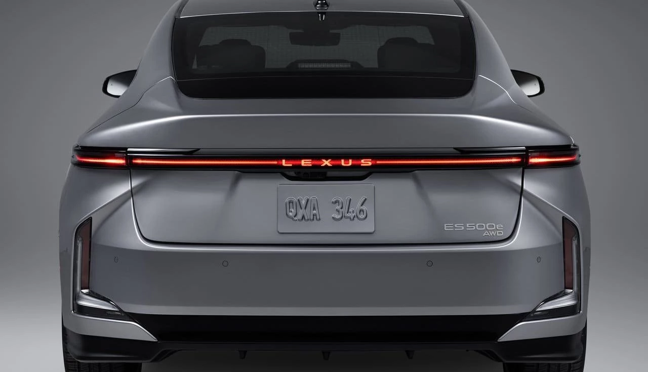 lexus-es-2026-sedan-luxo-tecnologia-design-exterior