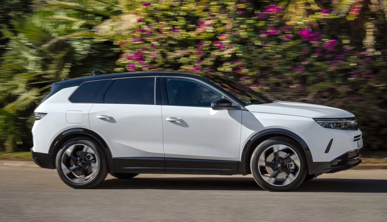 opel-grandland-phev-2025-3