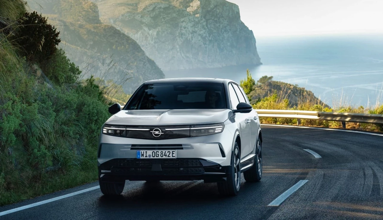 opel-grandland-phev-silver-2025-2