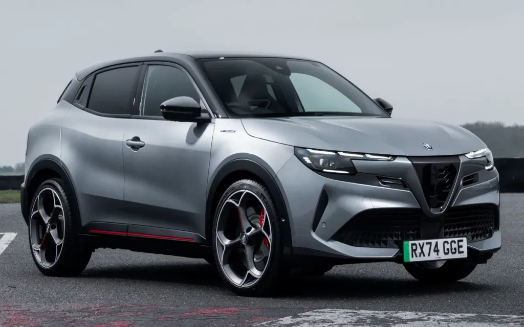 2025-Alfa-Romeo-Junior-Elettrica-Veloce-UK