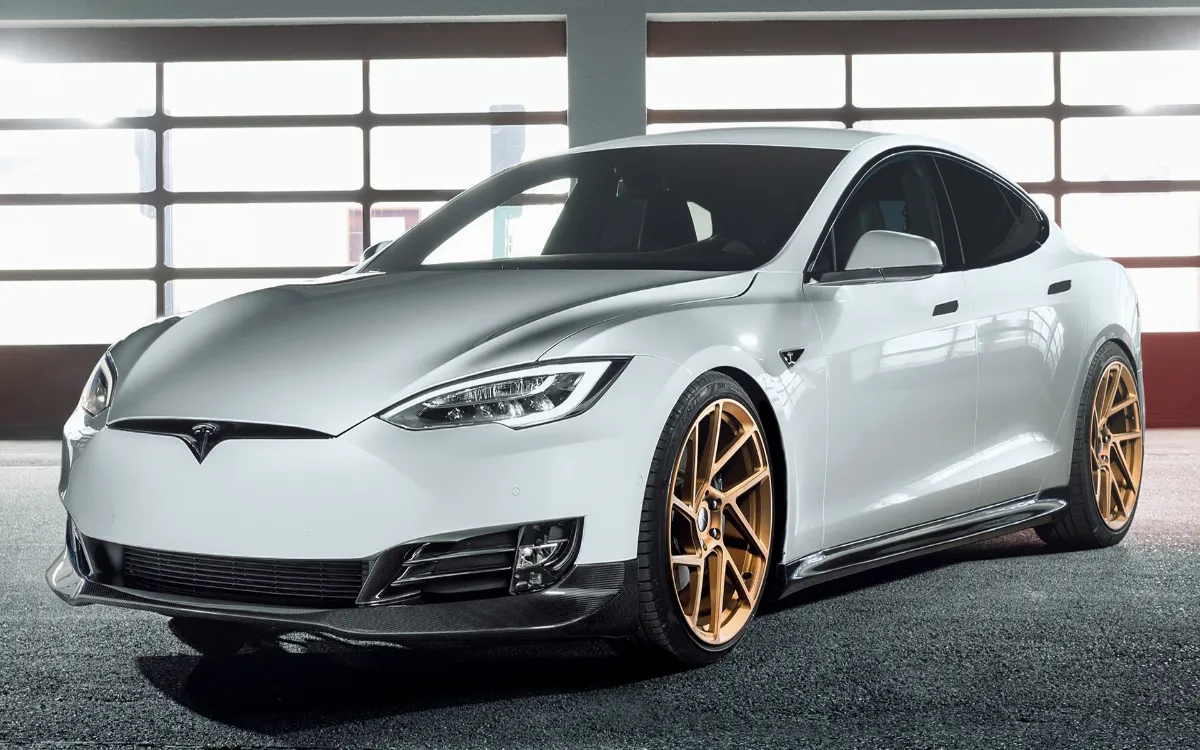 2017 Tesla Model S by Novitec
