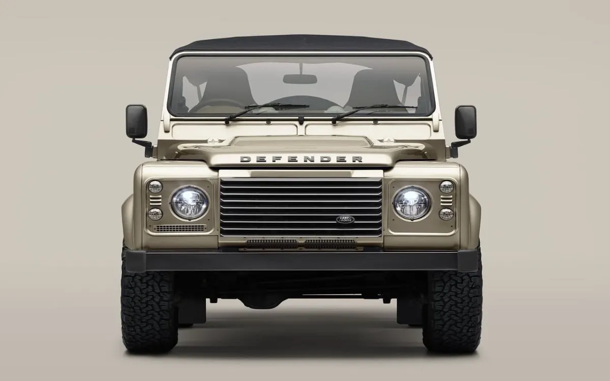 land-rover-defender-v8-soft-top-2025 (3)