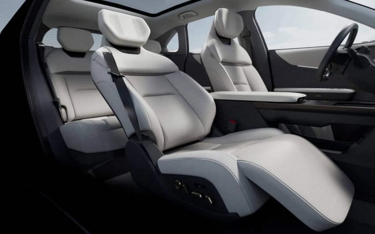 mazda-ez60-seda-eletrico-2026-interior-performance-tecnologia-desempenho-potencia-preço