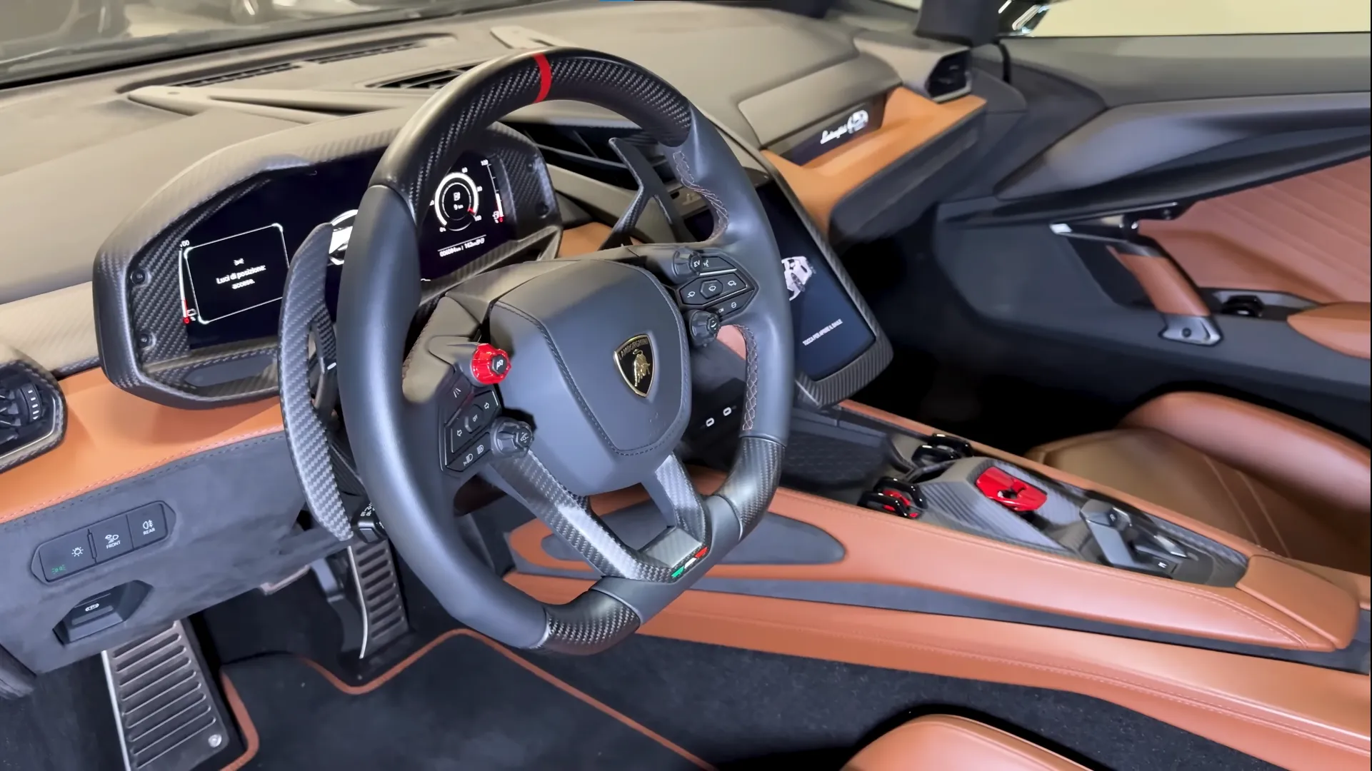 Lamborghini-Revuelto-2025-interior