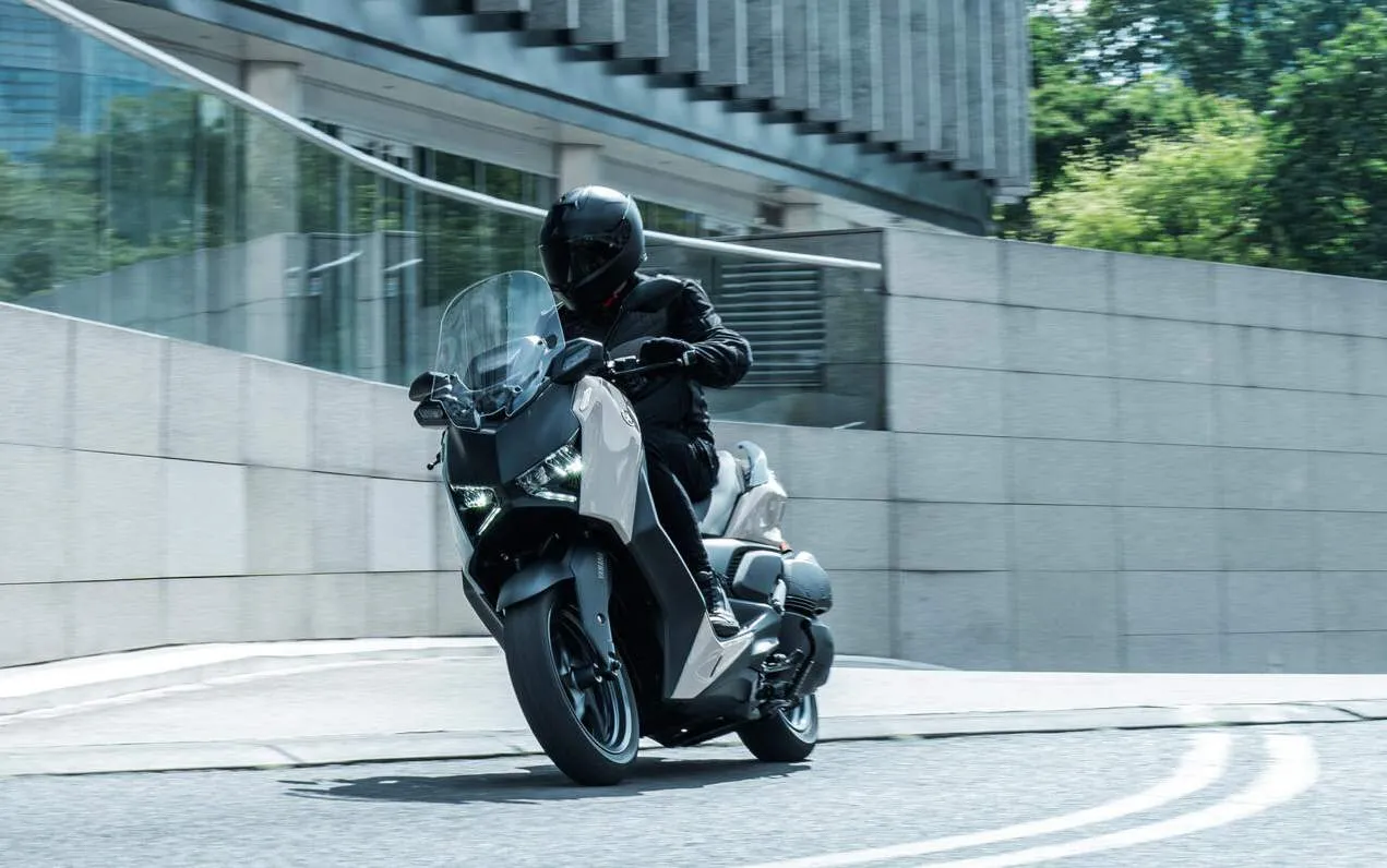 Yamaha-Xmax-300-2026-frente