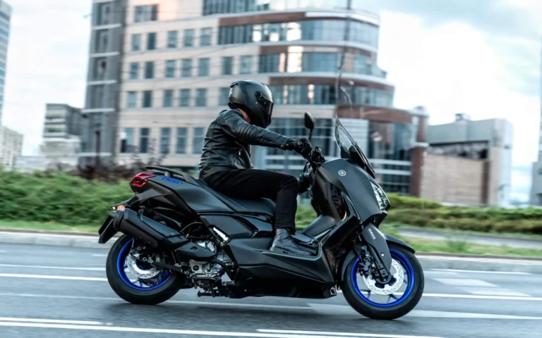 Yamaha-Xmax-300-2026-lateral