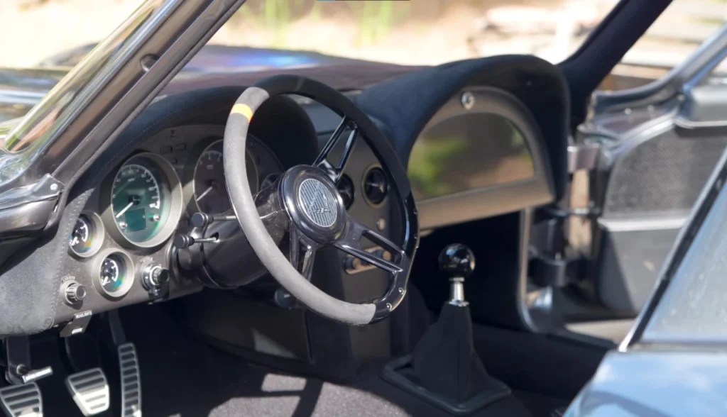 Corvette 1964 Restomod Motor LS7 de 645 cv transforma clássico dos anos 60 em máquina de performance moderna