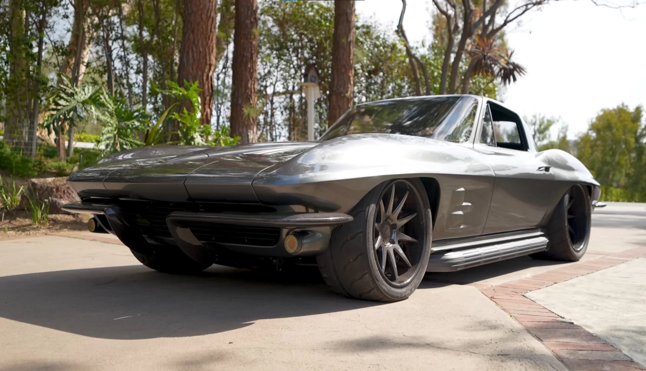 Corvette 1964 Restomod Motor LS7 de 645 cv transforma clássico dos anos 60 em máquina de performance moderna