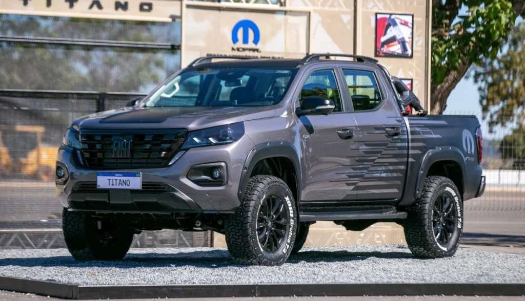 Fiat Titano 2026 by Mopar mostrando acessorios sua frente e lateral com rodas