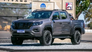 Fiat Titano 2026 by Mopar mostrando acessorios sua frente e lateral com rodas