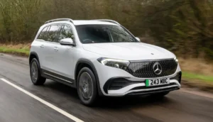 Mercedes-Benz EQB 250 2025 imagem da lateral rodas frente potencia