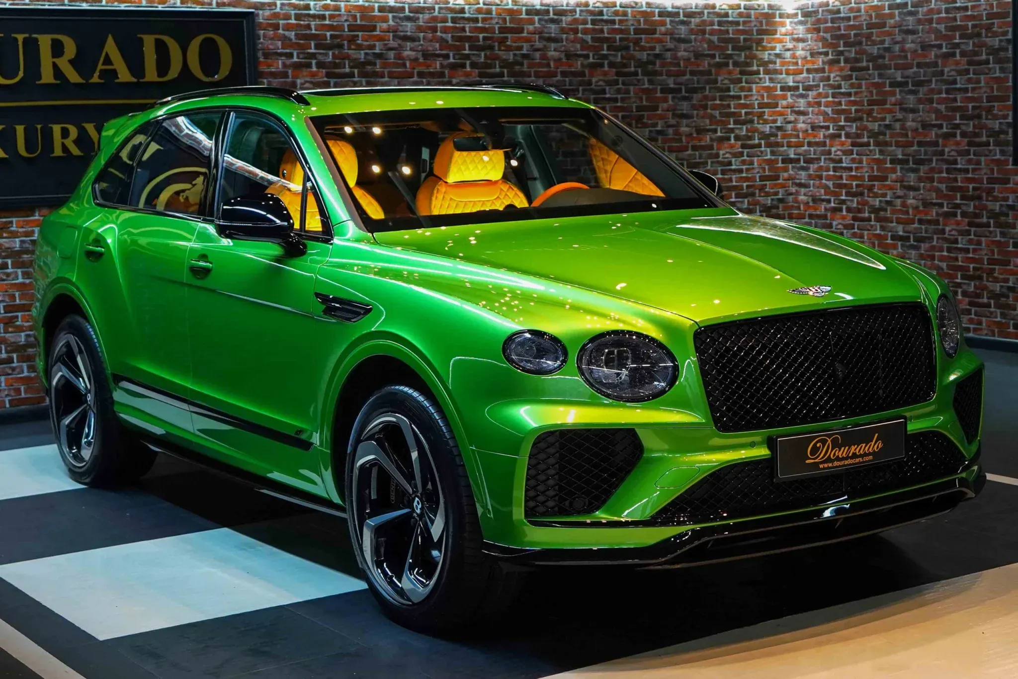 Bentley Bentayga - R$ 1.126.080