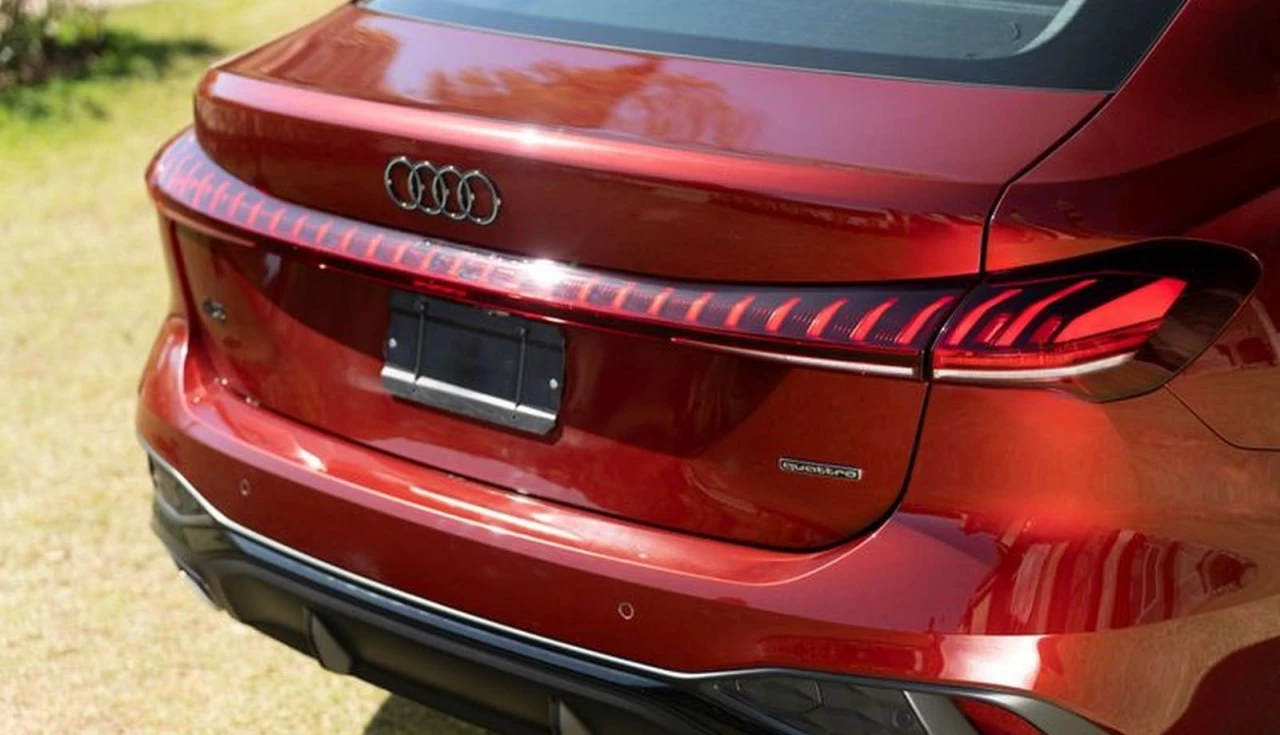 Audi A5 Sedan 2025 traseira lanternas