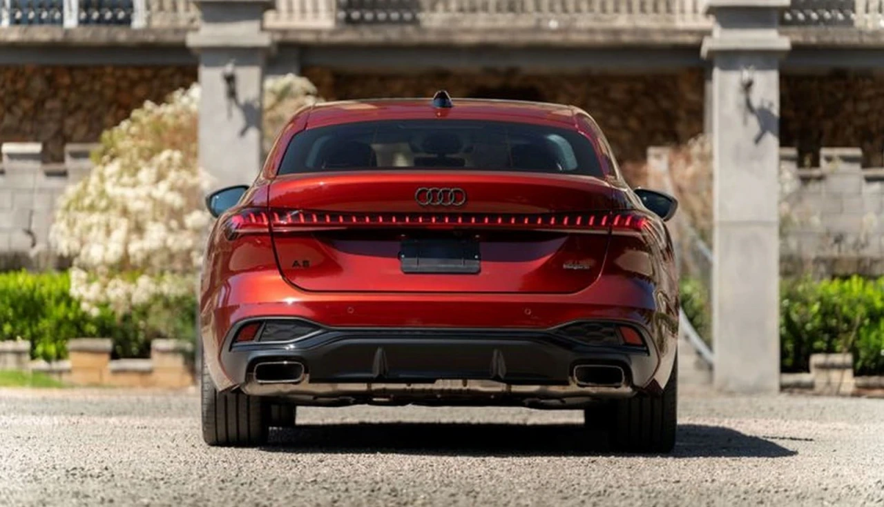 Audi A5 Sedan 2025 traseira lanternas