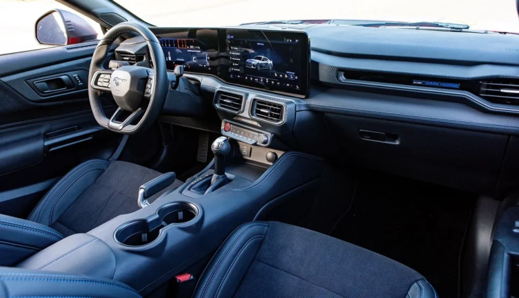 Ford Mustang Dark Horse 2025 interior