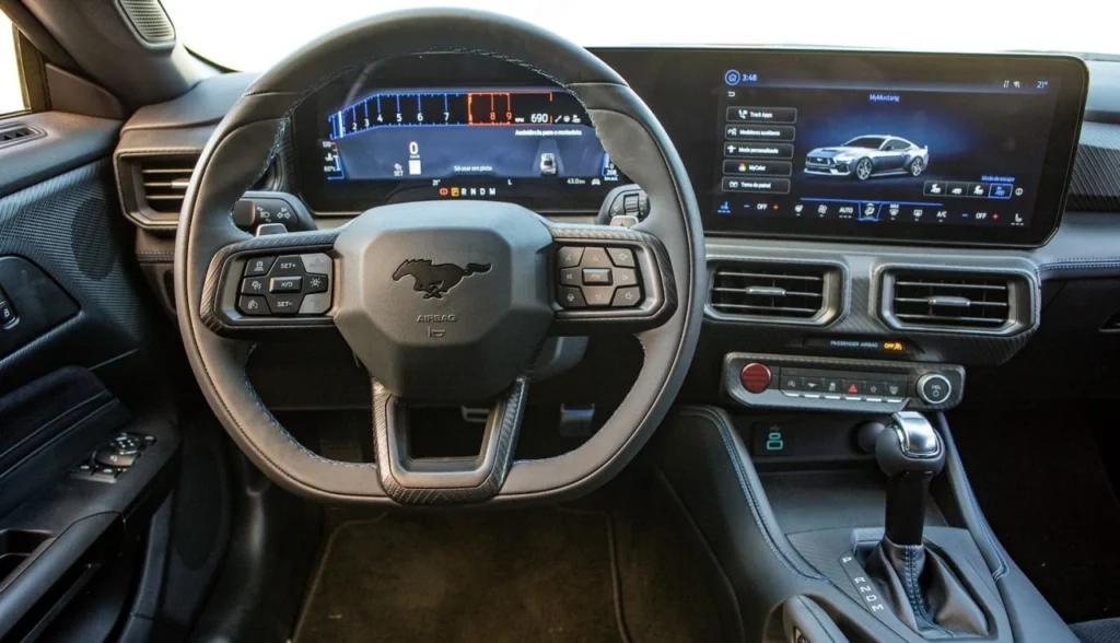 Ford Mustang Dark Horse 2025 interior painel