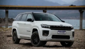 Jeep Commander Blackhawk 2026 estreia com motor turbo e mais tecnologia