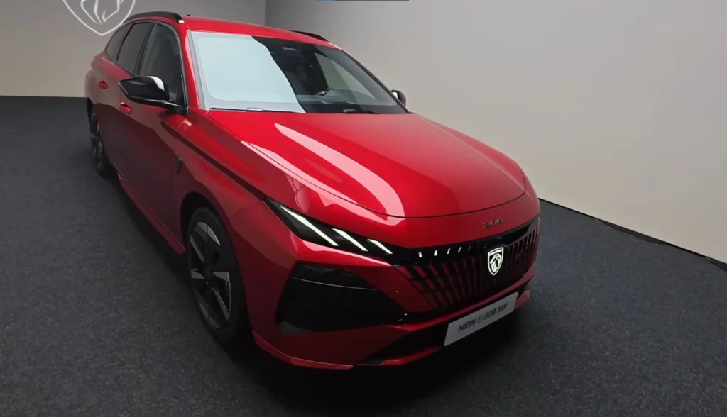 Novo Peugeot 308 SW 2026 traz facelift e versões híbridas de destaque