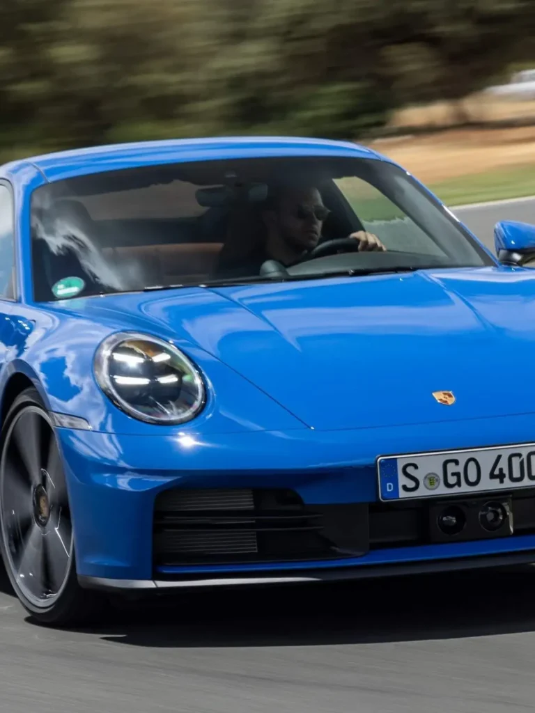 Porsche 911 Carrera 2025 Luxo Potência e Inovação