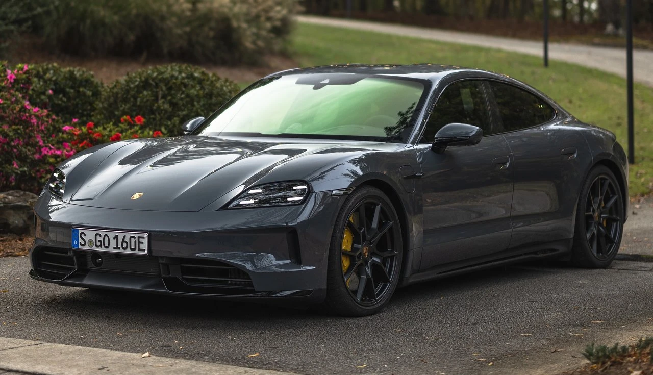 Porsche Taycan GTS 2025