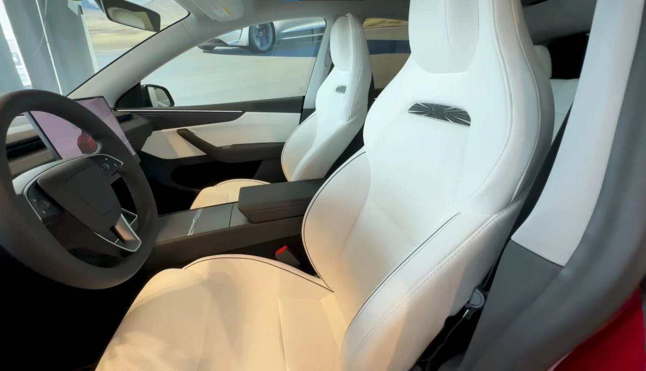 Tesla Model Y Performance 2026 interior