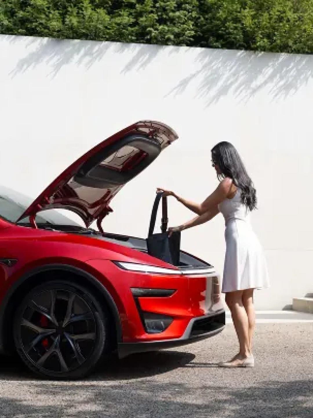 Tesla Model Y Performance 2026 acelera e surpreende em todos os detalhes