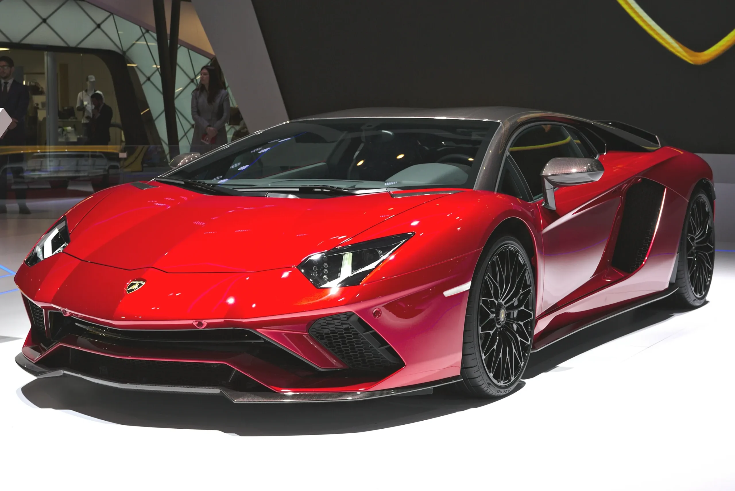 todos os modelos de produção lançados pela Lamborghini