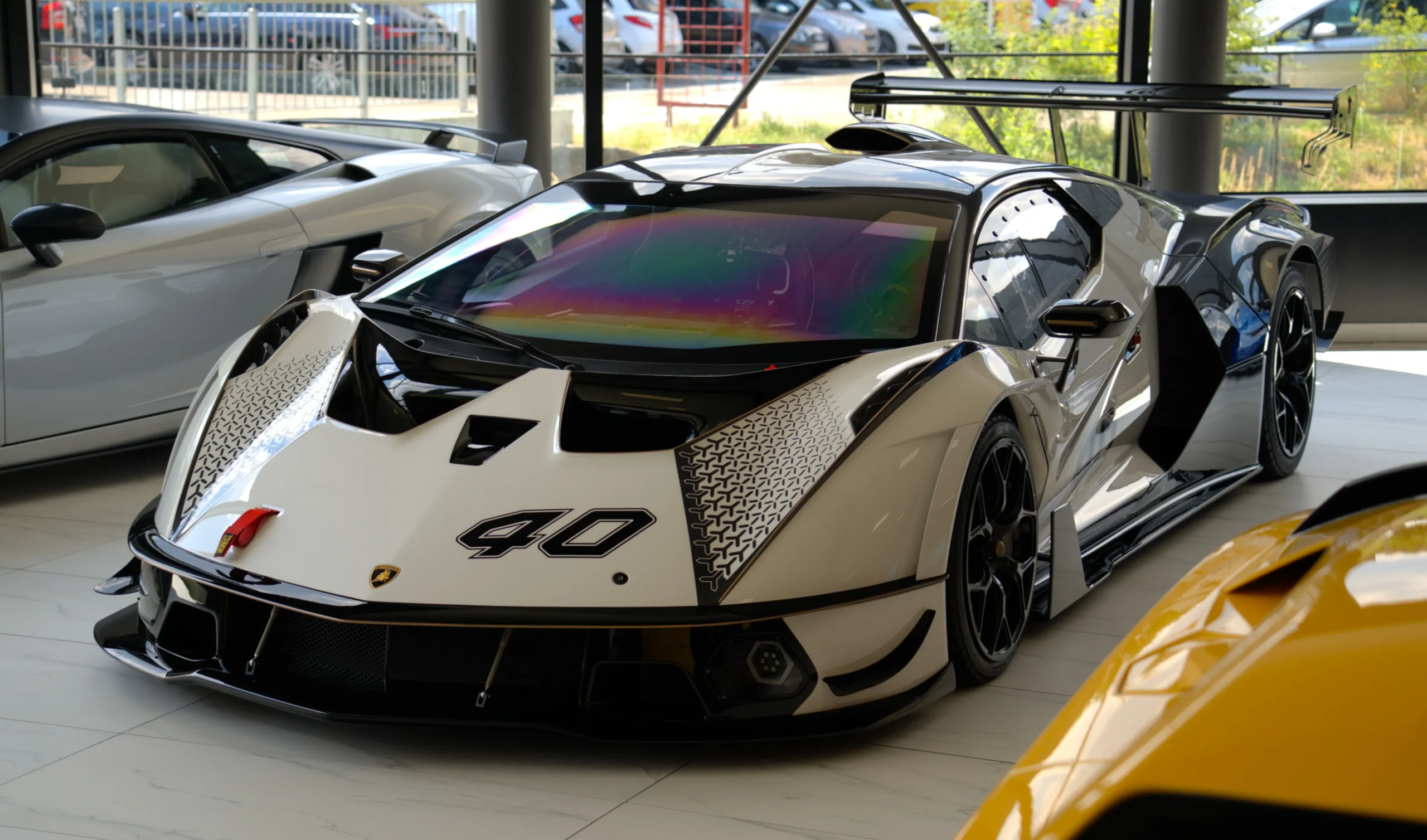 todos os modelos de produção lançados pela Lamborghini