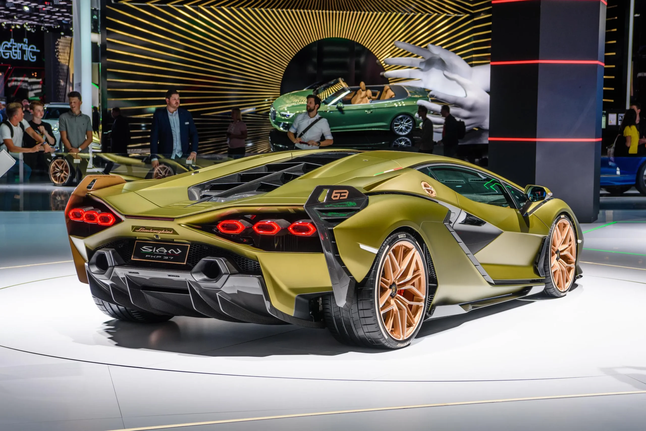 todos os modelos de produção lançados pela Lamborghini