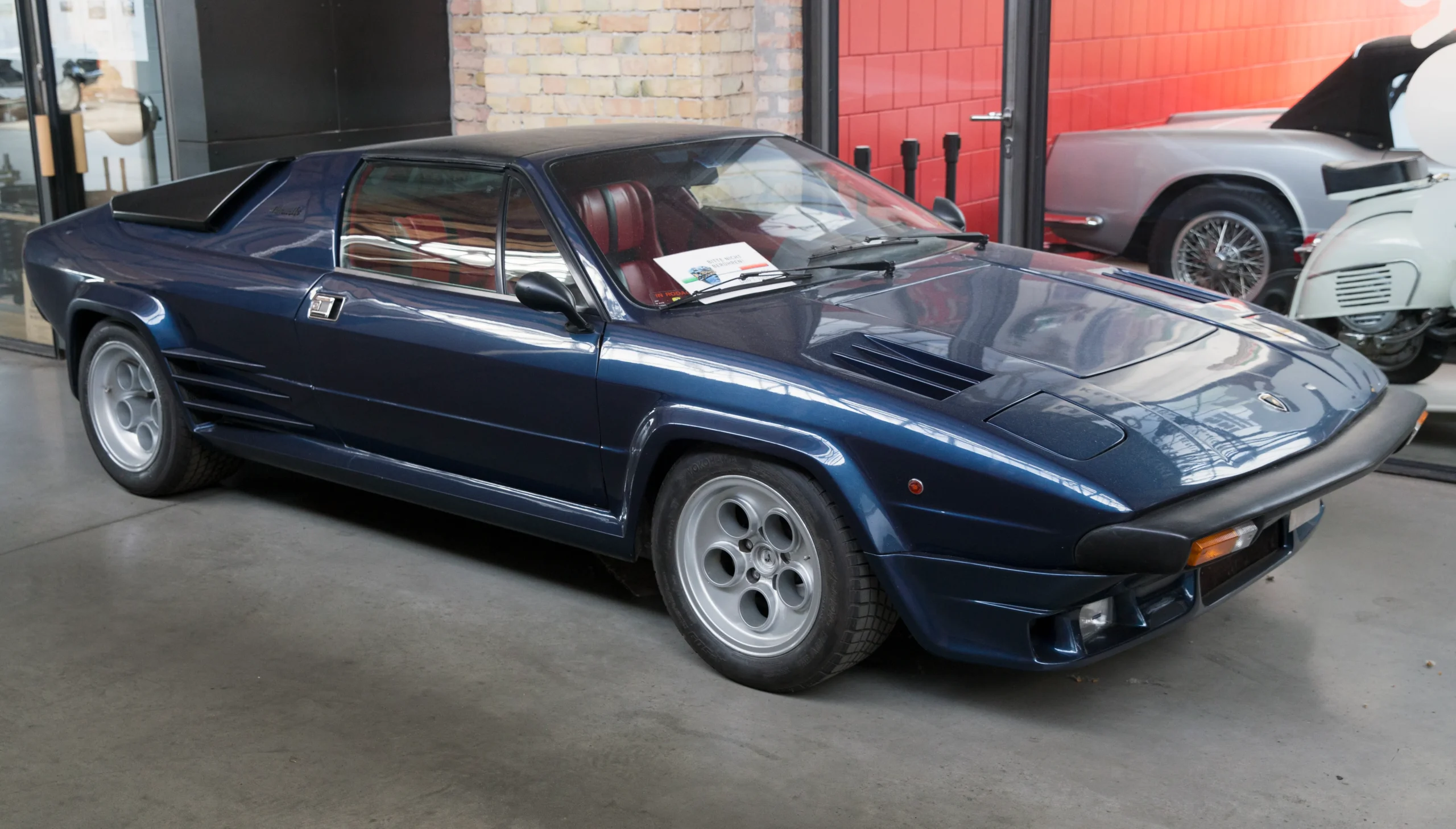 todos os modelos de produção lançados pela Lamborghini