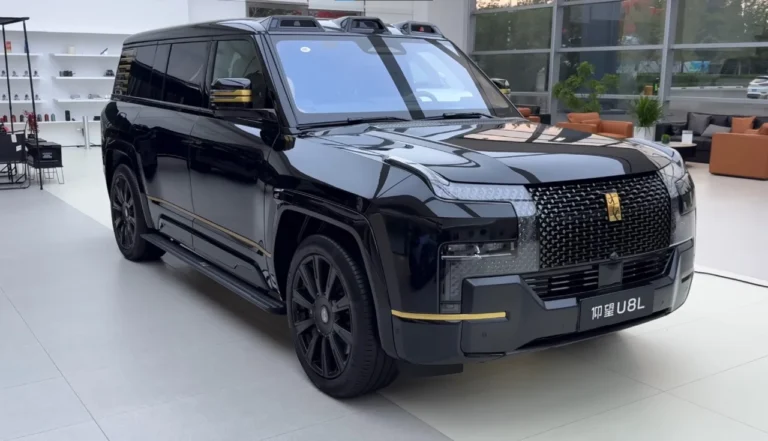 BYD Yangwang U8L 2025