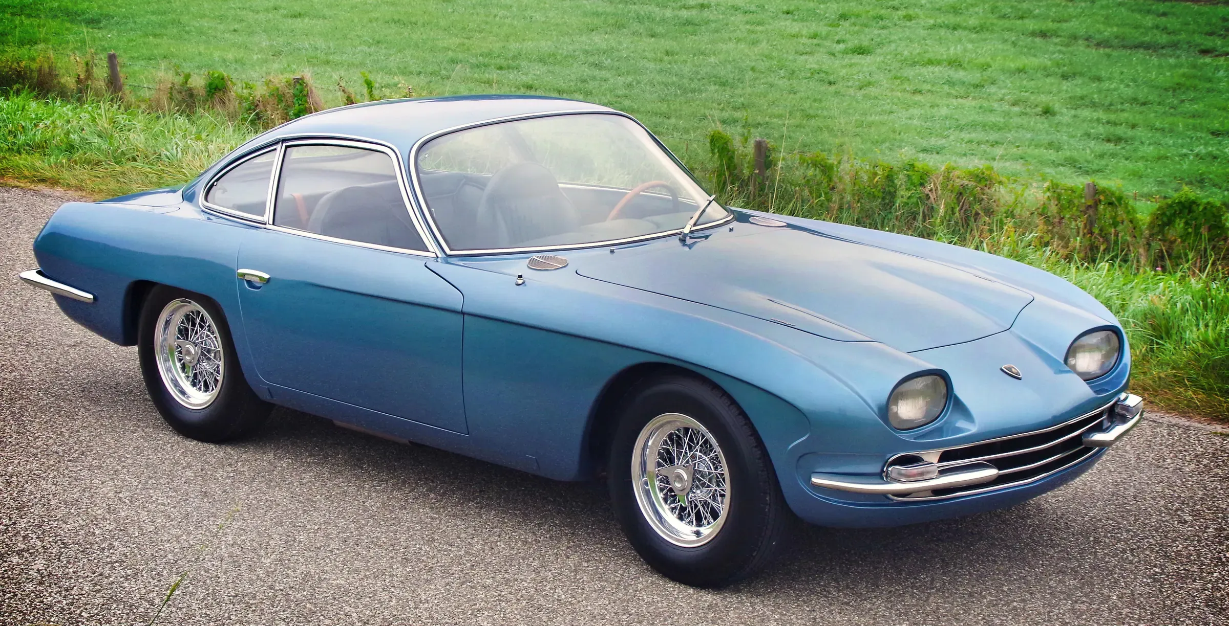 todos os modelos de produção lançados pela Lamborghini